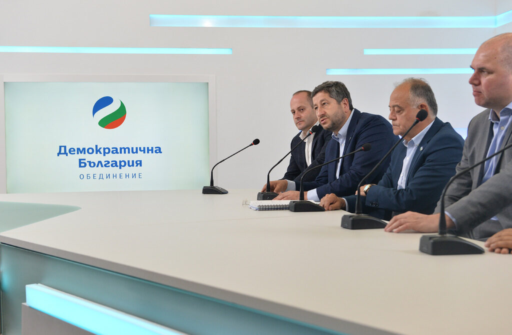 "Демократична България": Има безпрецедентно посегателство над свободата на словото