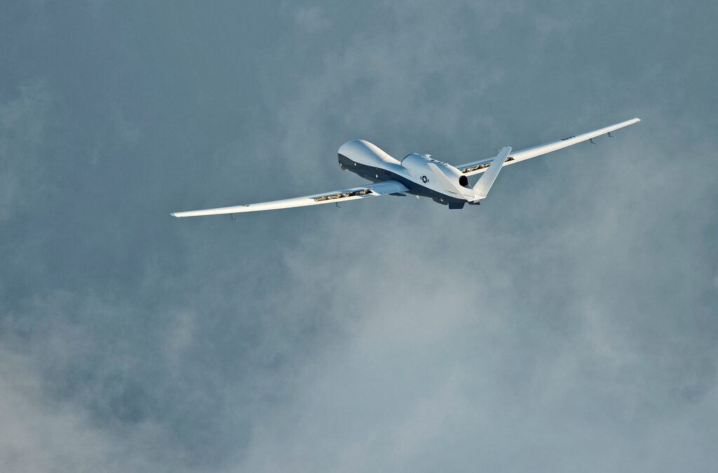 Сваленият от иранска ракета дрон е модел MQ-4C Triton, въведен в операциите на американските въоръжени сили през май 2018 г. Сваленият от иранска ракета дрон е модел MQ-4C Triton, въведен в операциите на американските въоръжени сили през май 2018 г.