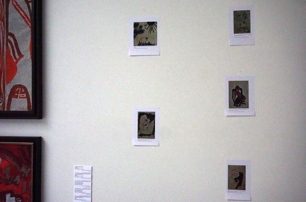 Картините в галерия "Структура", които са били фалшифицирани, бяха обозначение като такива и показани със снимки