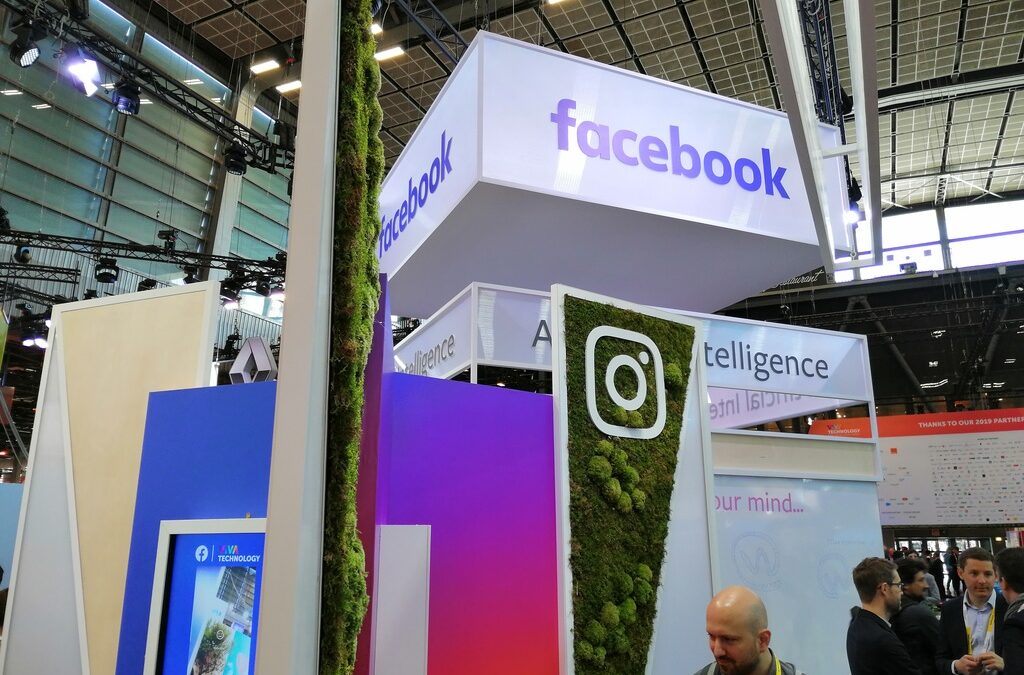 "Фейсбук" се бори с технически проблем, засегнал снимките в платформите му