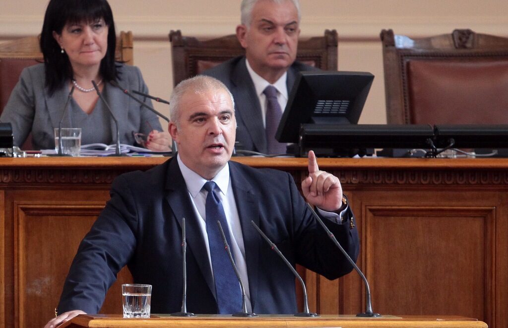 Маноил Манев