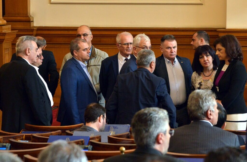 За три месеца парламентът прие 41 закона