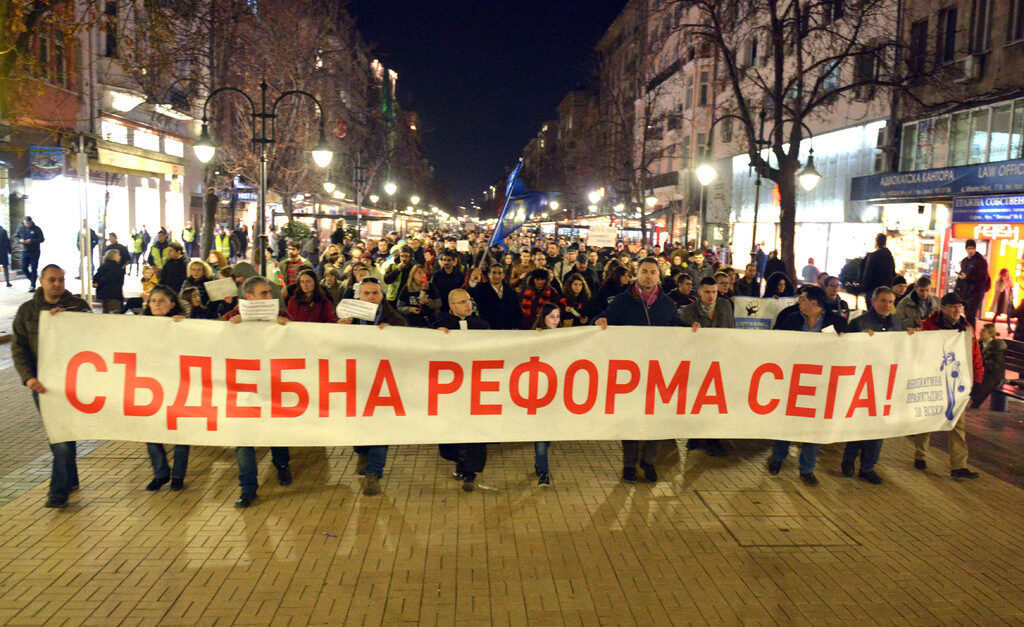 С реформите от 2016 г. се случва нещо значимо, което тревожи апетитите към овладяване на правосъдието на политически и икономически кръгове, сарайчета, патриотчета и партии за уж европейско развитие.