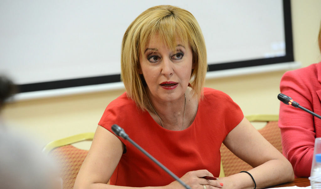 Манолова ще пита Конституционния съд за свободното къмпингуване