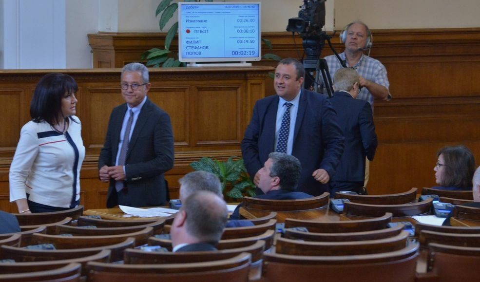 Новите закони: спорни промени в последния момент и слаба аргументация