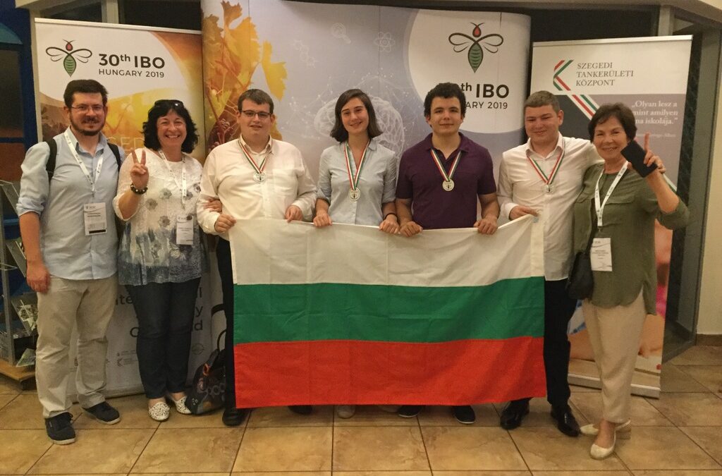 Учениците спечелиха 2 сребърни и 2 бронзови медала на олимпиадата по биология