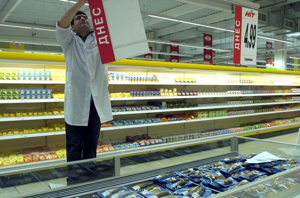 Дружество от групата на "Химимпорт" иска да купи магазините "Хит"