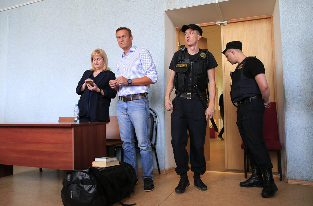 Навални и адвокатът му Олга Михайлова при задържането му в началото на месеца.