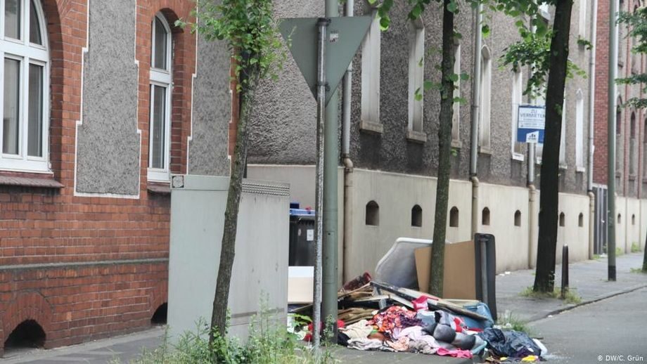 Улици, тънещи в боклуци - обичайна гледка в дуисбургския квартал Марксло