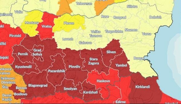 Десетте най-застрашени от "воден стрес" области на България са в най-тъмния цвят.