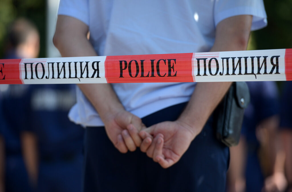 Петима души са задържани за участие в престъпна група, която се занимавала с лихварство, рекет и наркотици в столичния кв. "Христо Ботев"