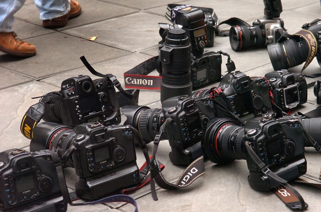 Снимката е от протест на фоторепортери пред МВР срещу полицейското насилие и пречките пред работата им от 2007 г.