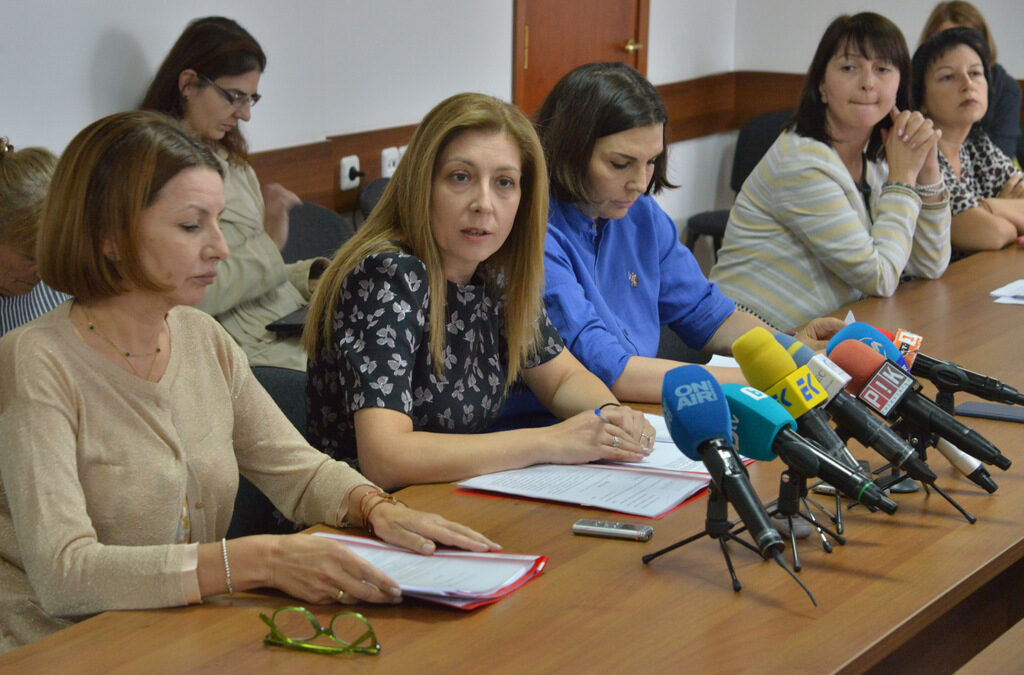 Розита Еленова, София Владимирова, Бетина Жотева (от ляво надясно).