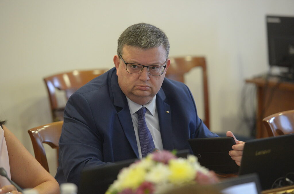 Главният прокурор Сотир Цацаров поиска от Върховния касационен съд да спре изпълнението на определението, с което Полфрийман бе освободен от затвора