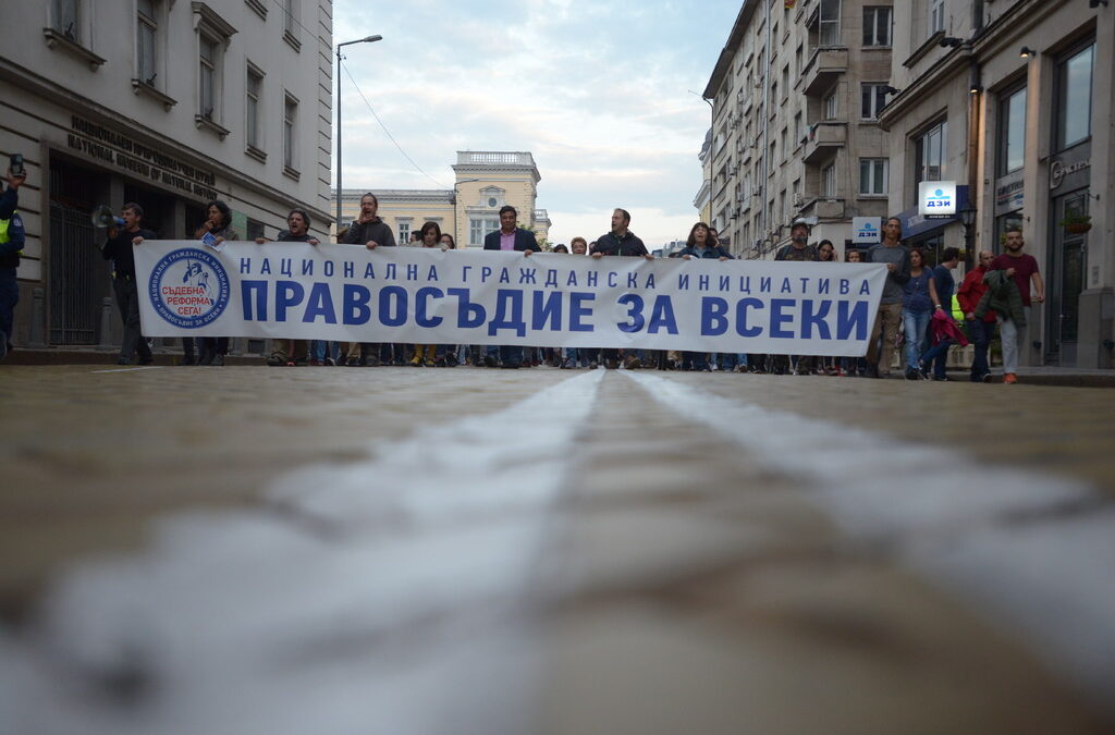 Протестът срещу избора на Гешев се обърна към "триъгълника на властта"