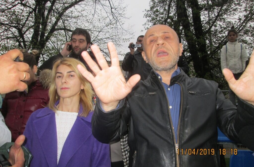 Томислав Дончев и Таня Христова по време на пролетните протести в Габрово. Томислав Дончев и Таня Христова по време на пролетните протести в Габрово.