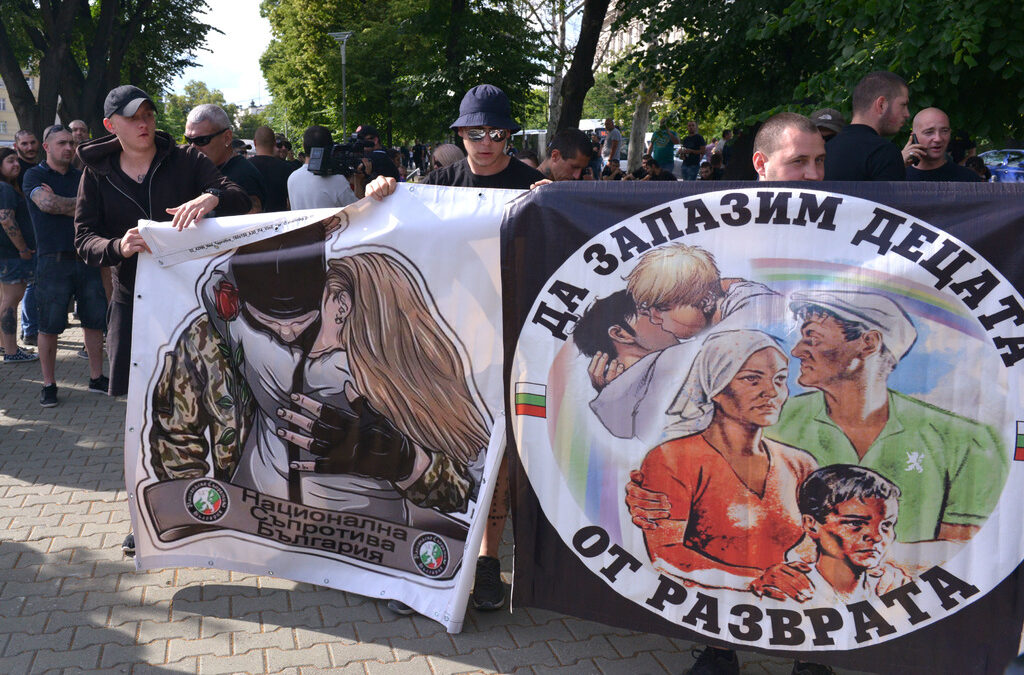 Шествие срещу прайда през 2017 г. – ненавистта в България към почти всякакъв вид другост не е новост.