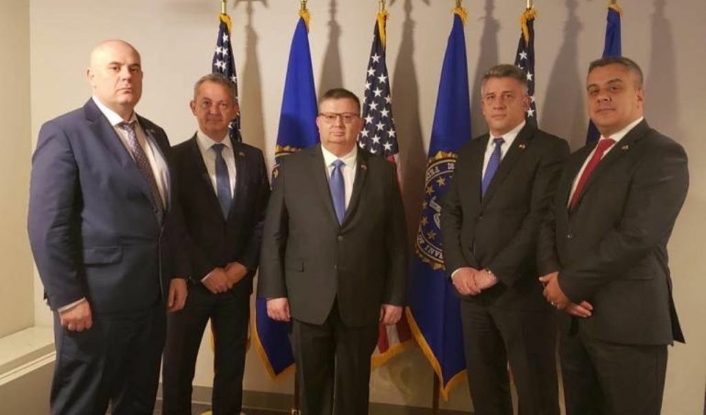 Цацаров взе със себе си Гешев при първото си официално посещение в САЩ Цацаров взе със себе си Гешев при първото си официално посещение в САЩ