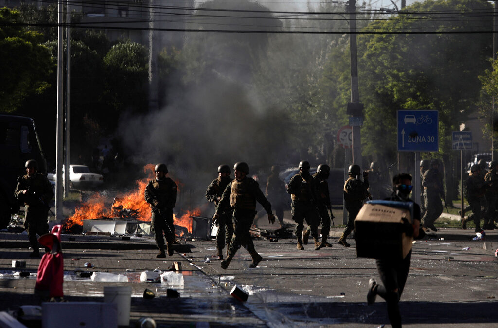 Security forces arrive as people loot a home improvement retailer during a protest against high living costs, in Concepcion, Chile October 21, 2019. REUTERS/Juan Gonzalez NO RESALES. NO ARCHIVES