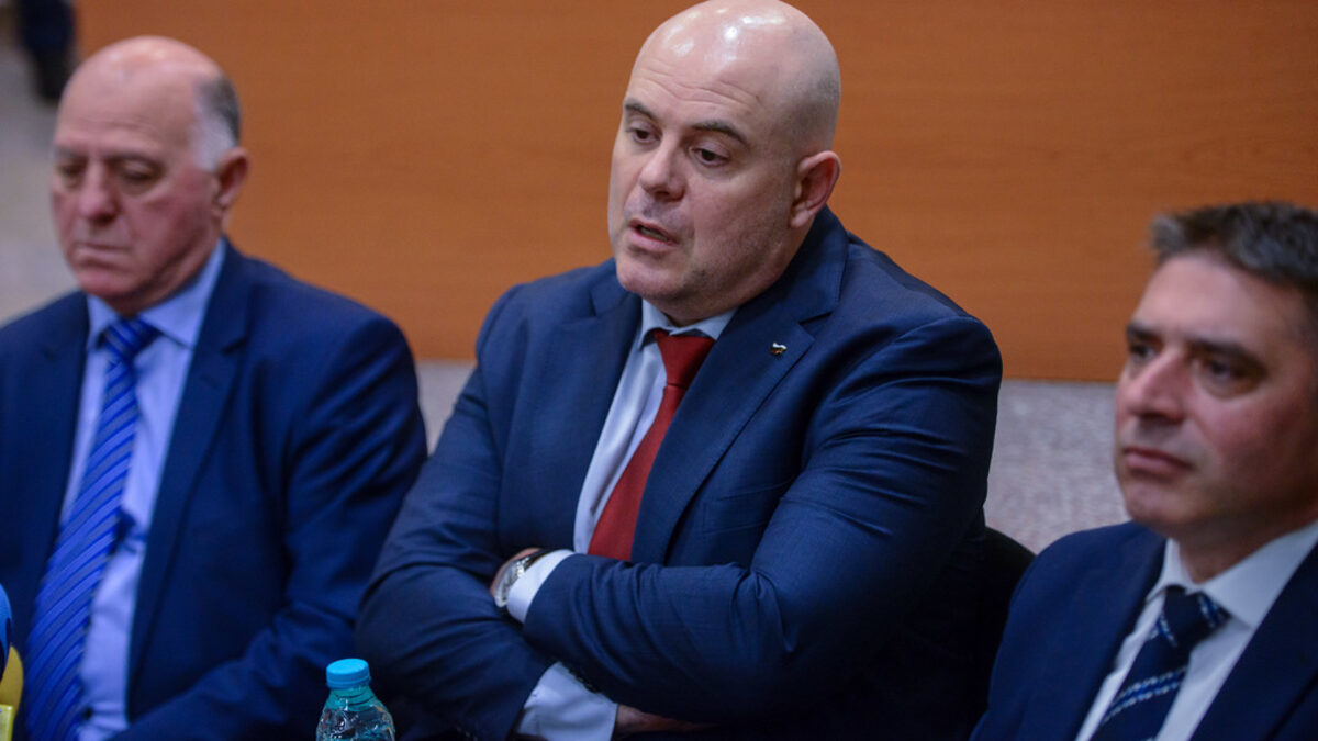 Всички факти и обстоятелства, на които почиват тезите за реформа на прокуратурата, се приемат от Гешев като уронване на престижа на съдебната власт.