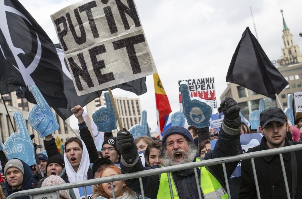 Протест срещу закона за "суверенен интернет" в Москва преди окончателното му приемане, 10 март 2019 г.