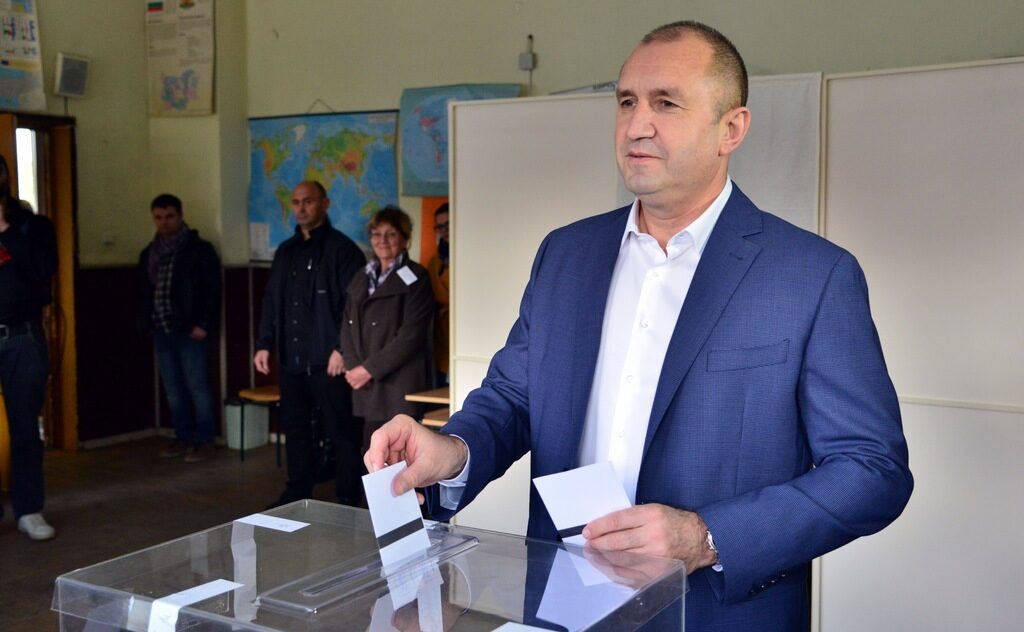 Президентът коментира темата пред медиите след като даде гласа си на втория тур на местните избори в София.