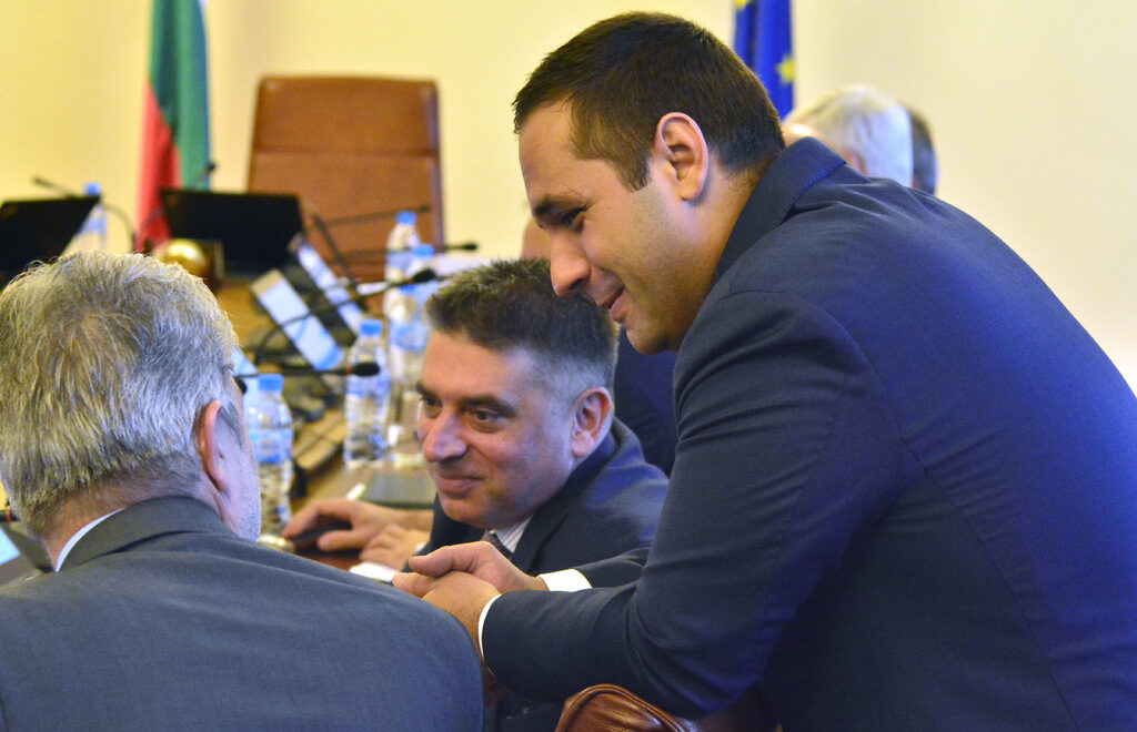 Много често част от обществото не иска реформи, обяви министърът на икономиката