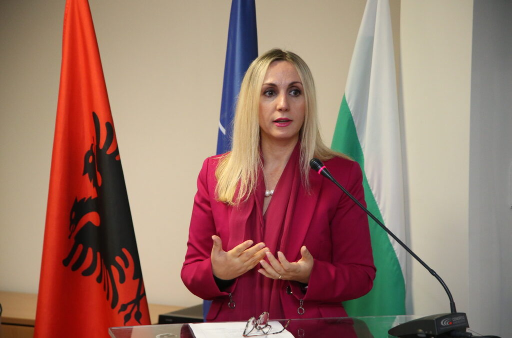 Посланик Доника Ходжа