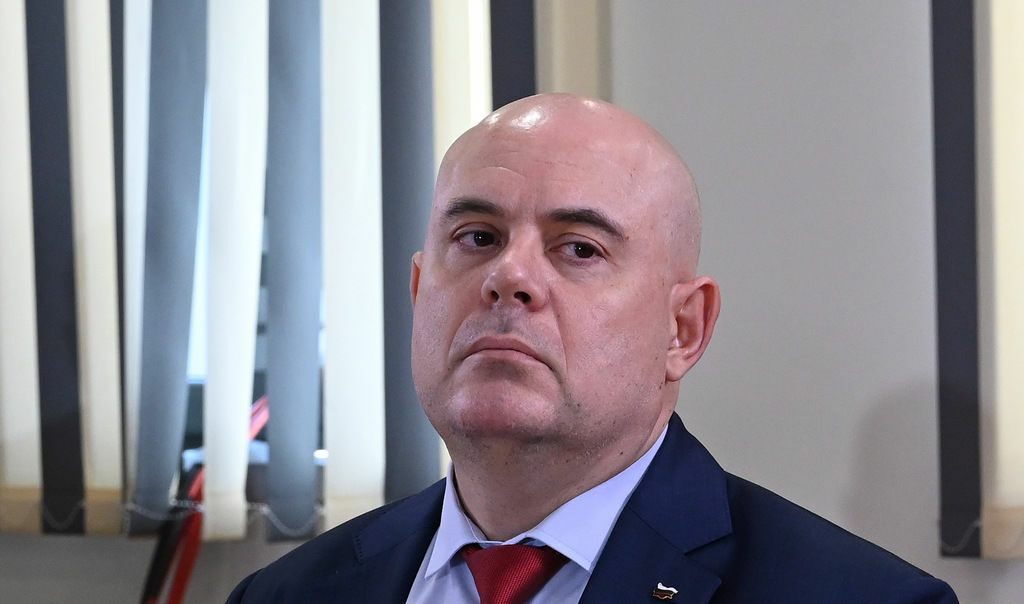Хелзинкският комитет иска реформа в конституцията, която да позволи разследване на Гешев