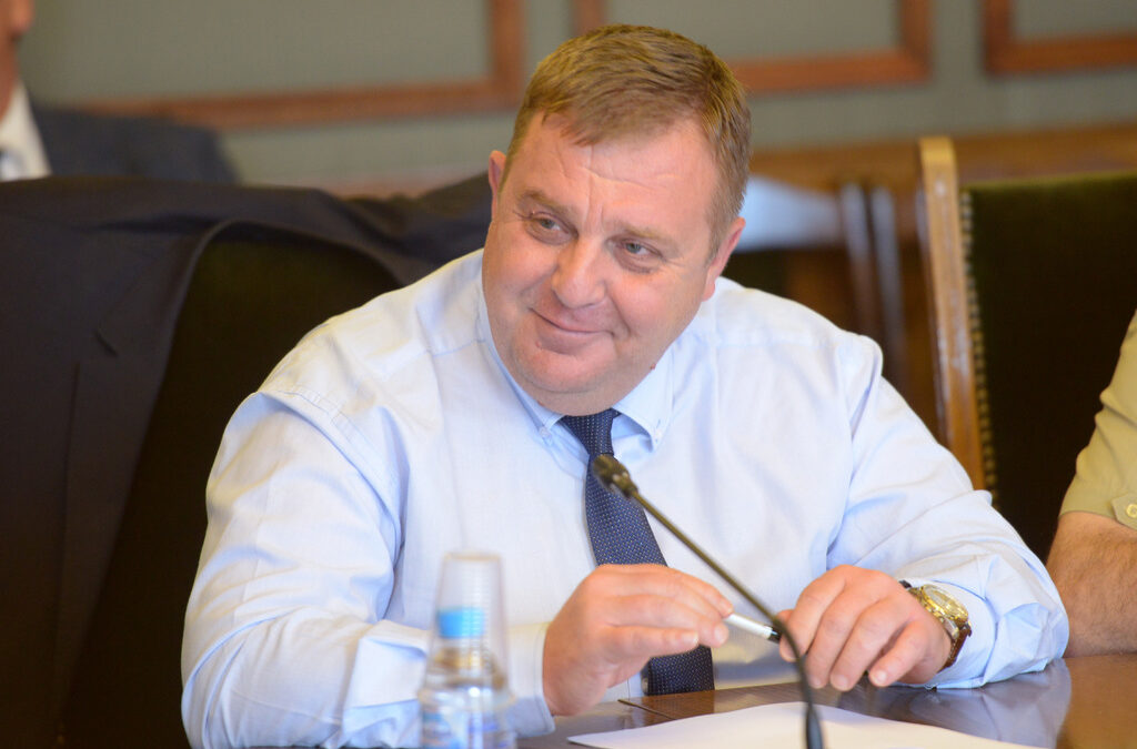 Каракачанов предложи военен да оглавява ресорното разузнаване Каракачанов предложи военен да оглавява ресорното разузнаване