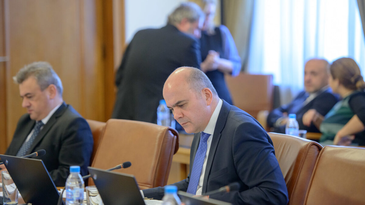 Управляващите имат нови идеи за ограничаване на фалшивите болнични