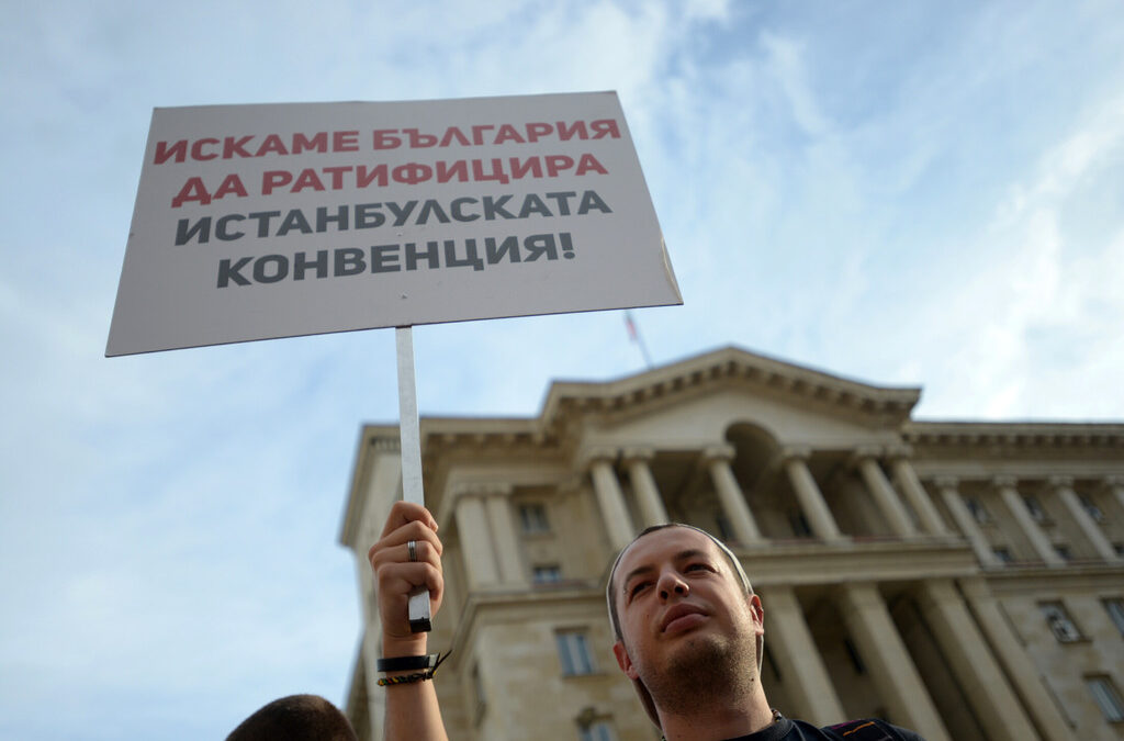 Гласуването твърдо "за" Истанбулската конвенция е важно както по чисто практически съображения, така и като политическо и, ако щете, идеологическо противопоставяне на заблудите.