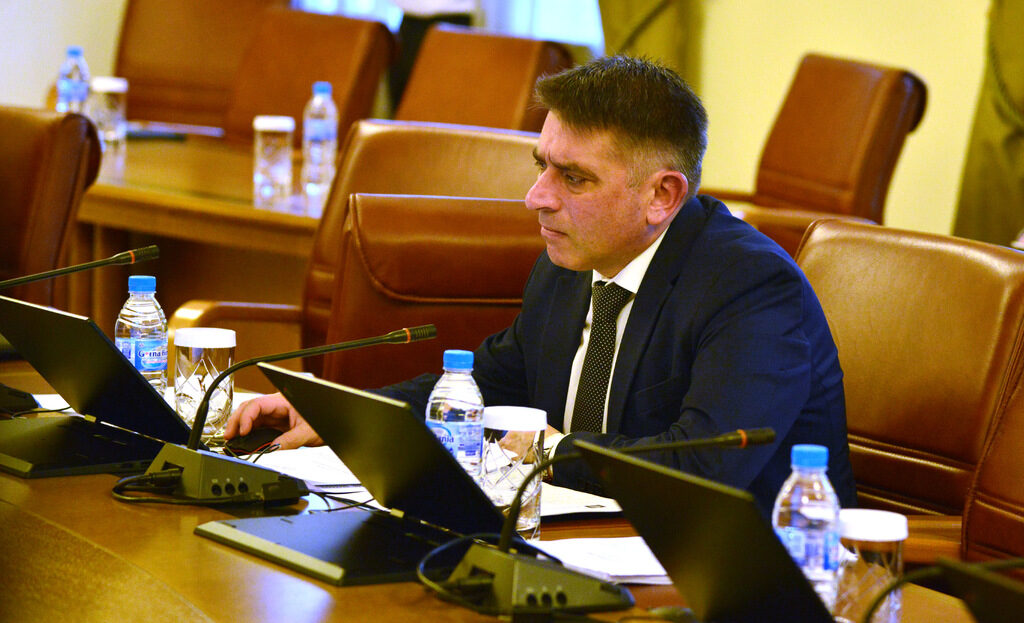 Министър Данаил Кирилов бе поканен от Венецианската комисия да защити предложенията за промени в закона за "тримата големи".