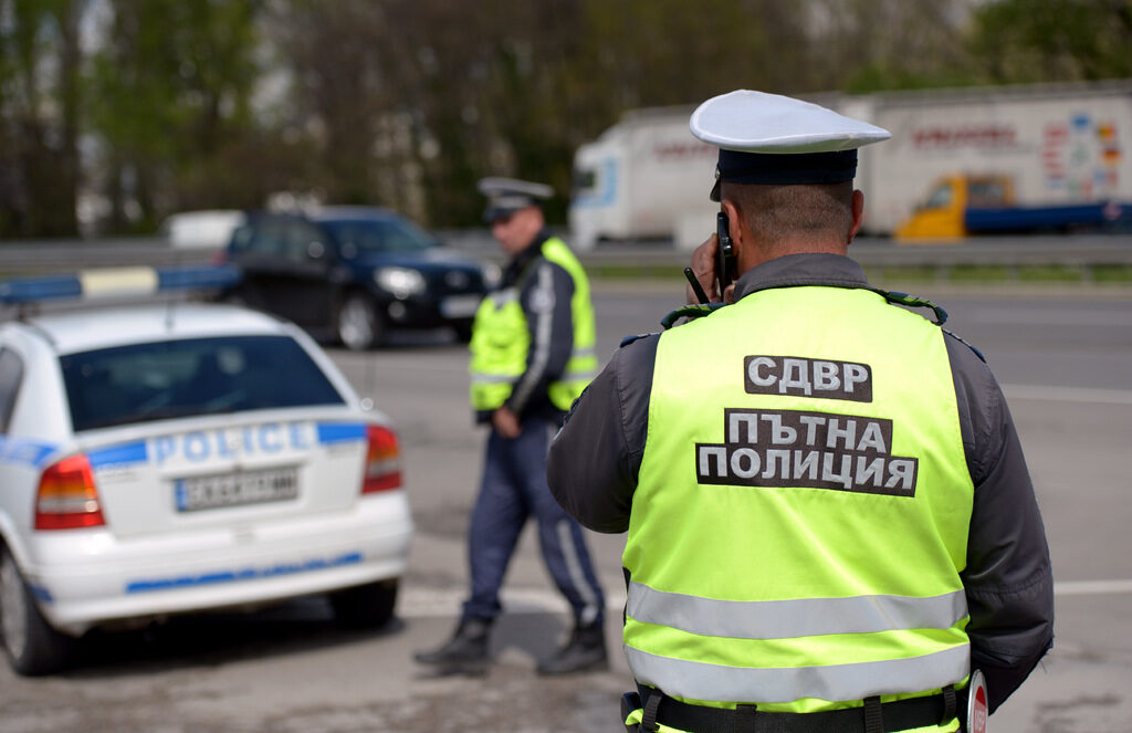 Множество катастрофи затрудниха движението по пътищата тази сутрин