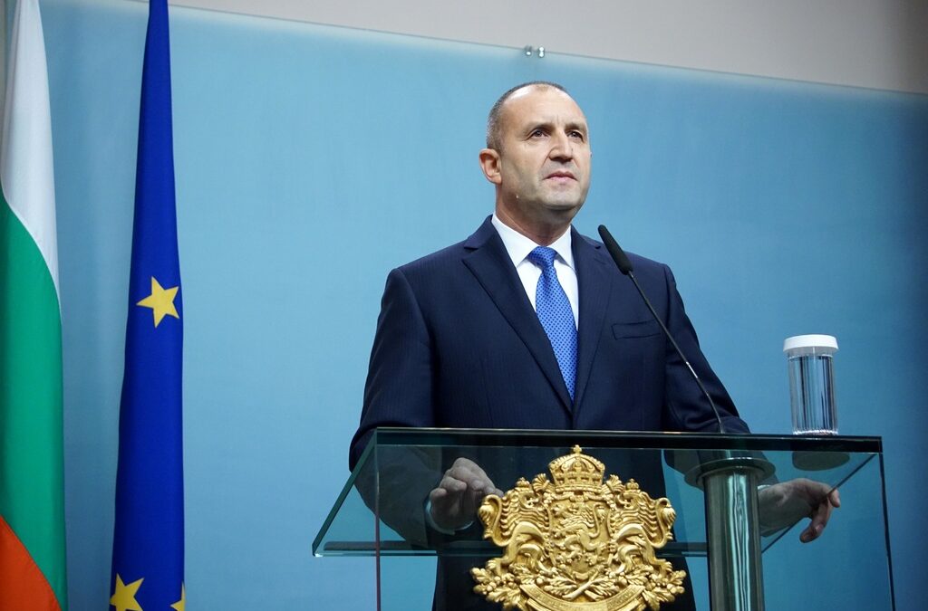Румен Радев обяви, че ще инициира широк обществен дебат за промени в конституцията, веднага след като подписа указа за назначаване на Иван Гешев за главен прокурор Румен Радев обяви, че ще инициира широк обществен дебат за промени в конституцията, веднага след като подписа указа за назначаване на Иван Гешев за главен прокурор