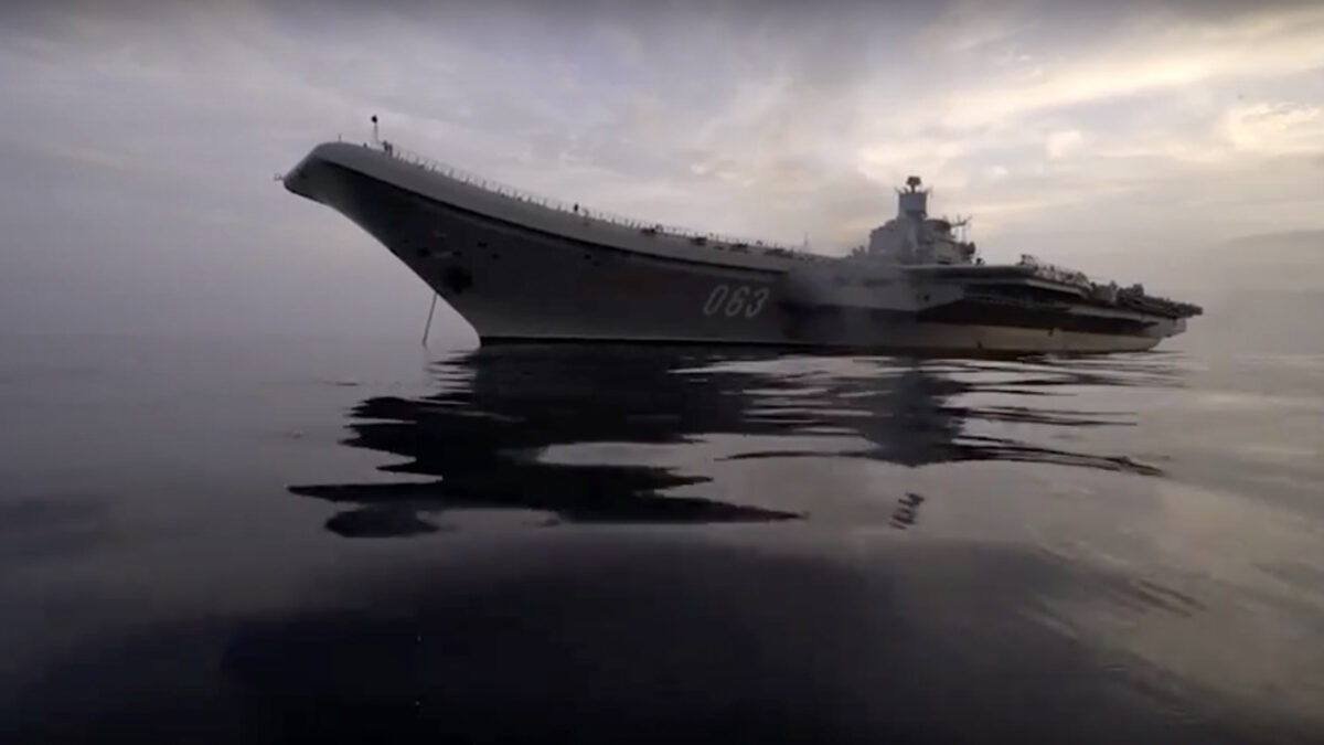 Руският самолетоносач "Адмирал Кузнецов" Руският самолетоносач "Адмирал Кузнецов"