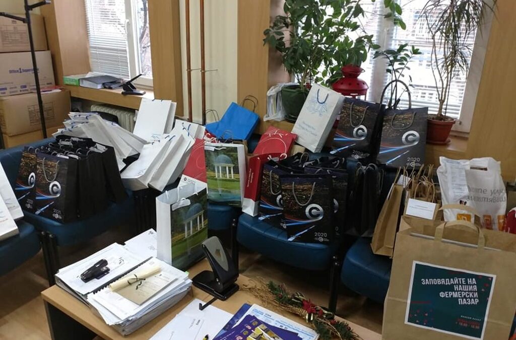 Стаята на общинските съветници на ул. "Московска" 33 преди Коледа