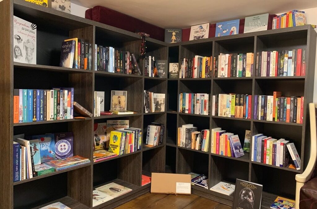 Снимката е от страницата на книжарницата във "Фейсбук"