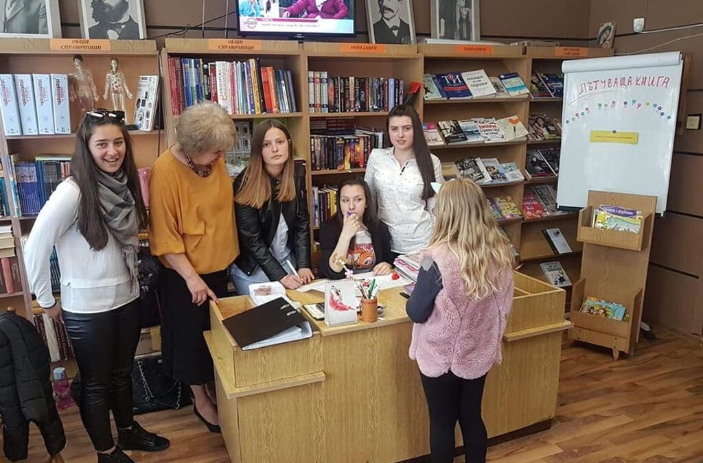Библиотеката в гимназията.