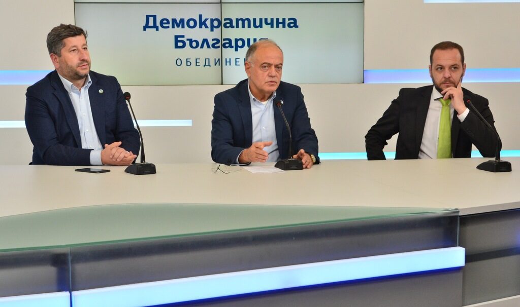 Христо Иванов ("Да, България"), Атанас Атанасов (ДСБ), Борислав Сандов ("Зелено движение") - съставляващи обединението "Демократична България"