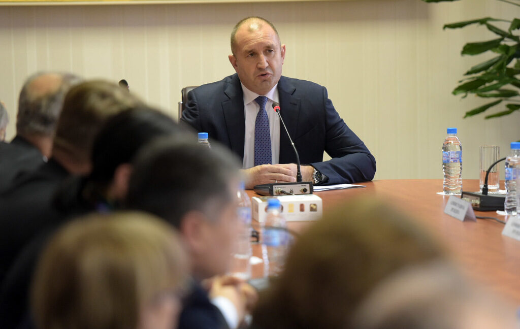 Президентът Румен Радев започна консултации за промени в конституцията в края на миналата година, а днес покани на среща представители на Висшия адвокатски съвет