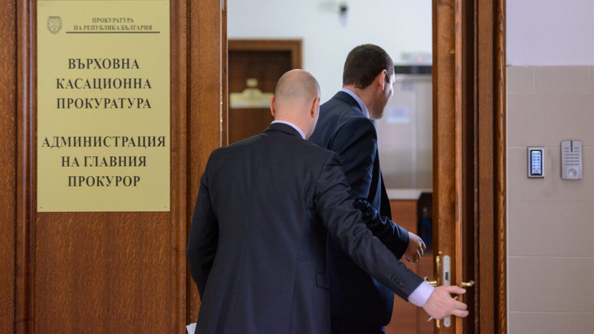 Кадър на кабинета "Орешарски" поема пресцентъра на прокуратурата