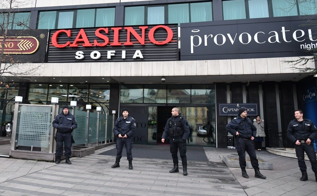 Прокуратурата повдигна седем задочни обвинения на Божков след зрелищни претърсвания в офисите на хазартните фирми