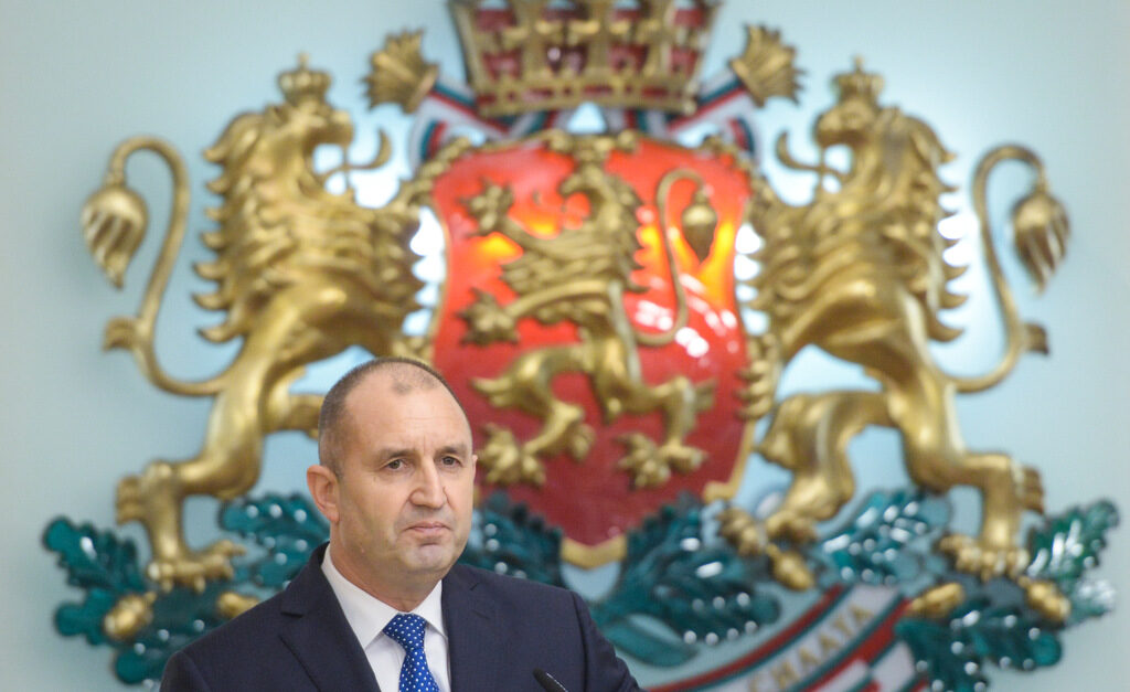 Президентът обяви, че снема доверие от правителството (допълнена) Президентът обяви, че снема доверие от правителството (допълнена)