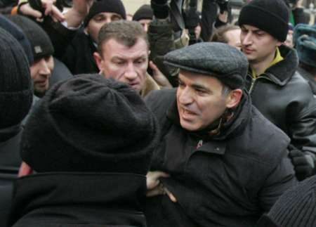 Във вторник Гари Каспаров бе обявен за "Европеец на годината" на гала тържество на авторитетното издание "<a href=http://www.europeanvoice.com/>"European Voice"</a> .
