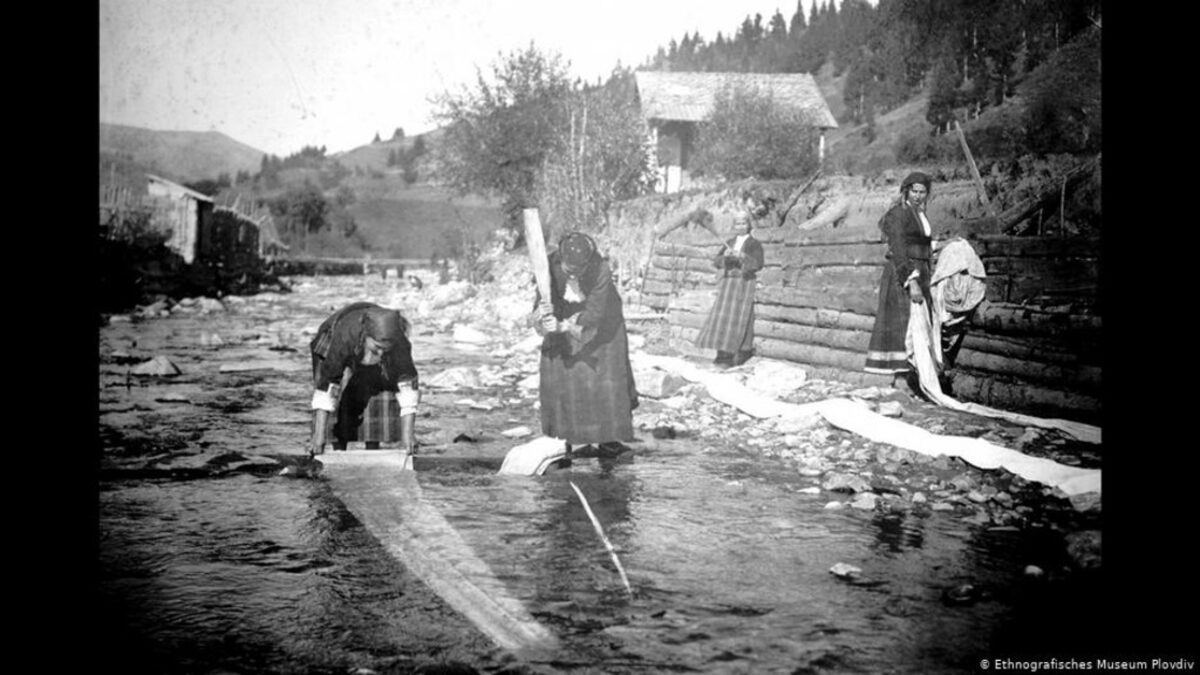 "Чепеларки платно белят": фотография на Крум Савов