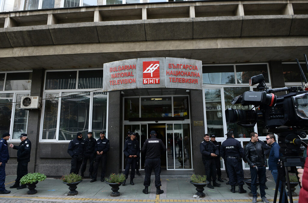 Телевизия без публика е като селски стадион, изграден по европрограма.
