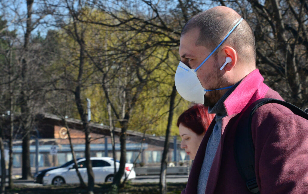 Регионалното министерство пренасочва над 40 млн. лева за респиратори, маски и тестове