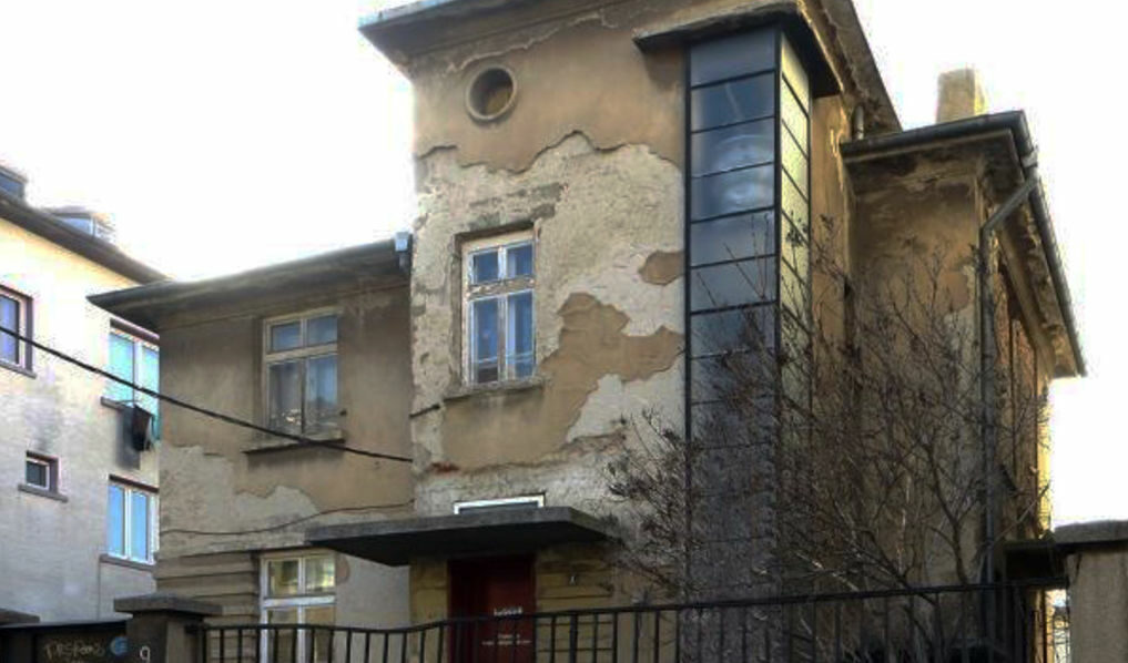 Къщата на ул."Мизия"9, близо до Военната академия, в София.