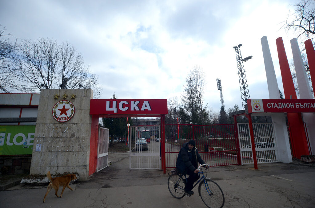 Централният вход на стадион "Българска армия".